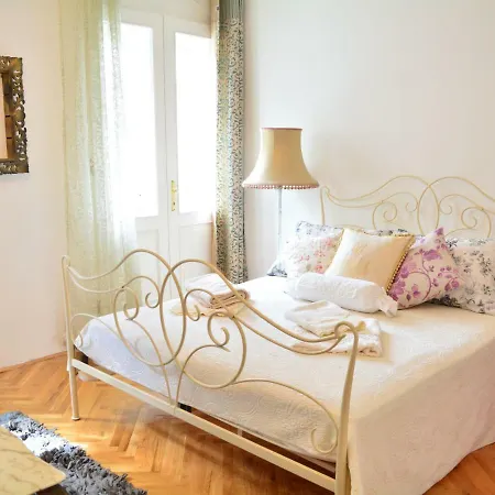 Pavia Apartament *
